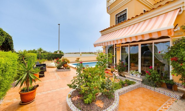 Venta - Villa -
Torrevieja - La siesta