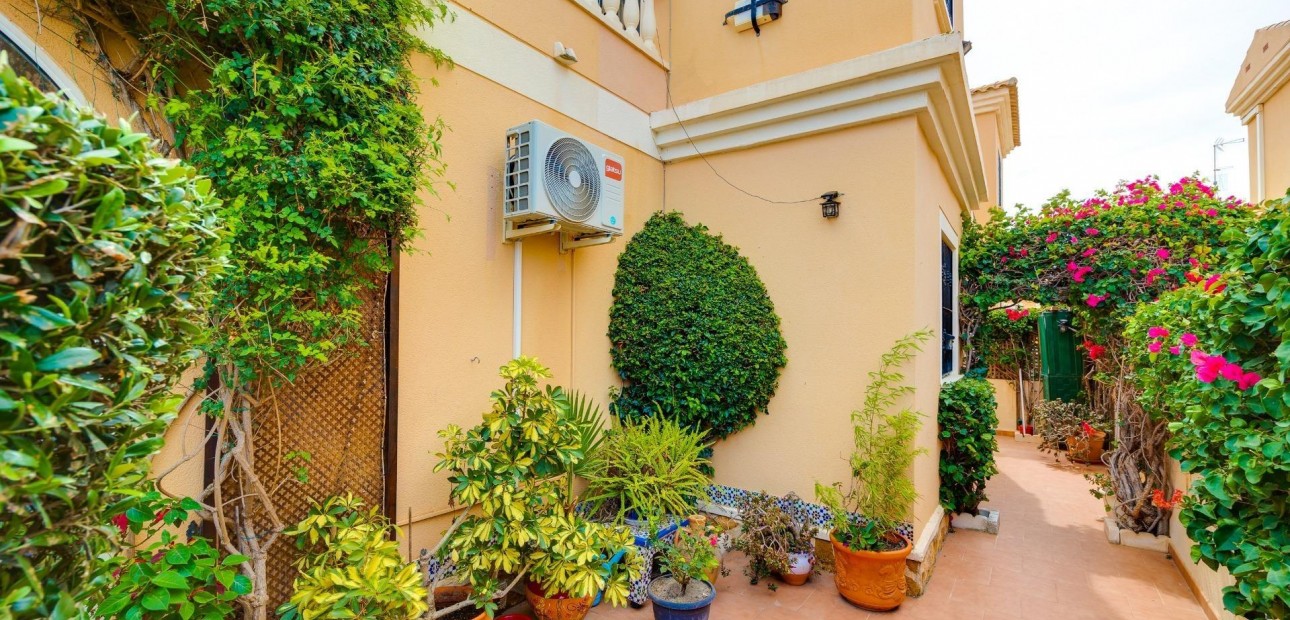 Venta - Villa -
Torrevieja - La siesta