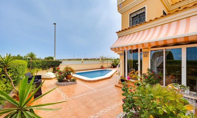 Venta - Villa -
Torrevieja - La siesta