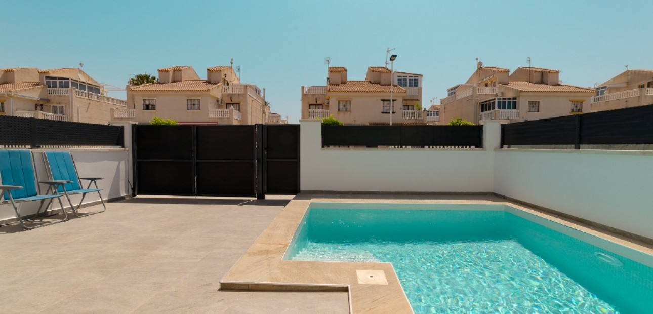 Herverkoop - Villa -
Torrevieja