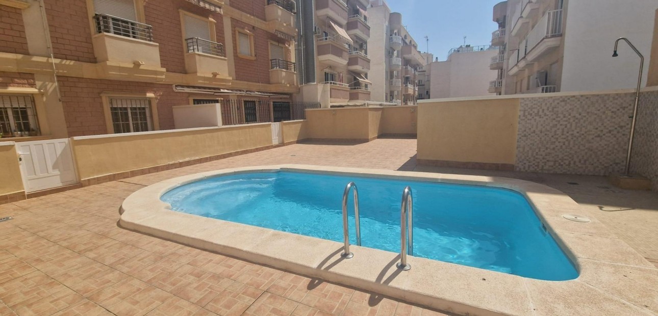 Venta - Apartamento / piso -
Torrevieja - Paseo maritimo