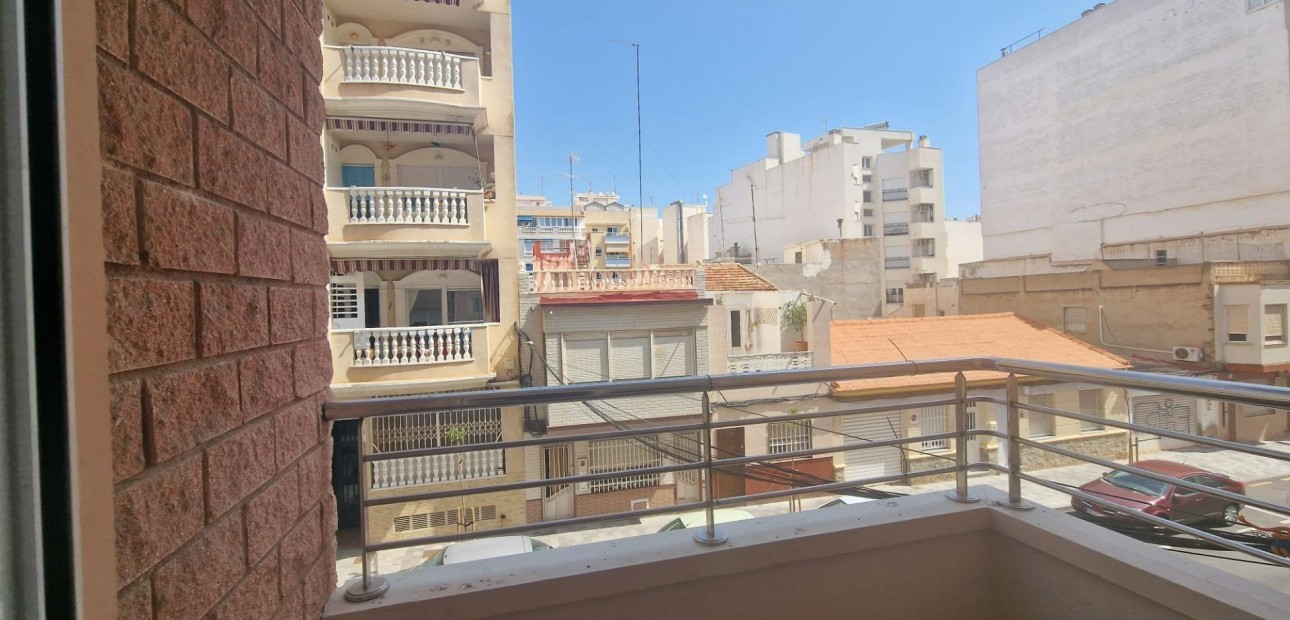 Venta - Apartamento / piso -
Torrevieja - Paseo maritimo