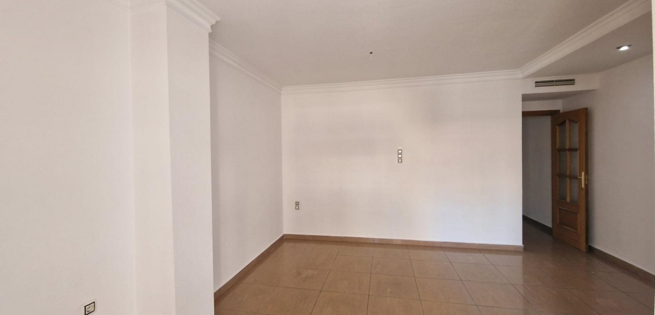 Venta - Apartamento / piso -
Torrevieja - Paseo maritimo