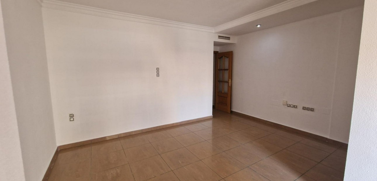 Venta - Apartamento / piso -
Torrevieja - Paseo maritimo