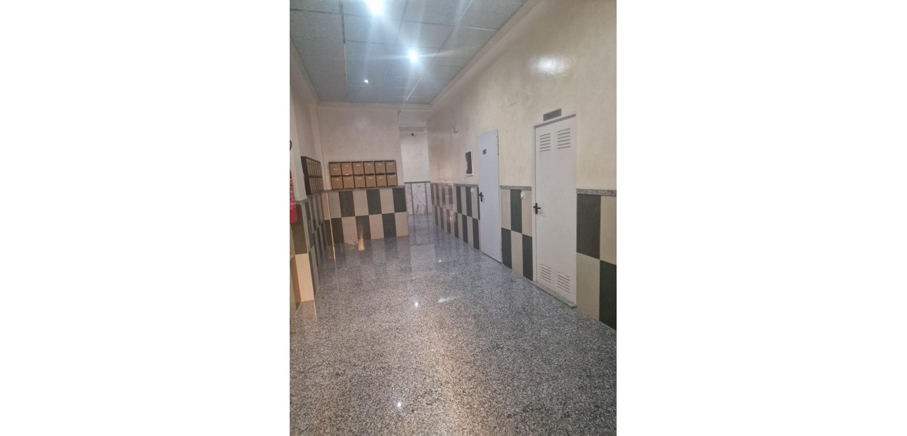 Venta - Apartamento / piso -
Torrevieja - Paseo maritimo