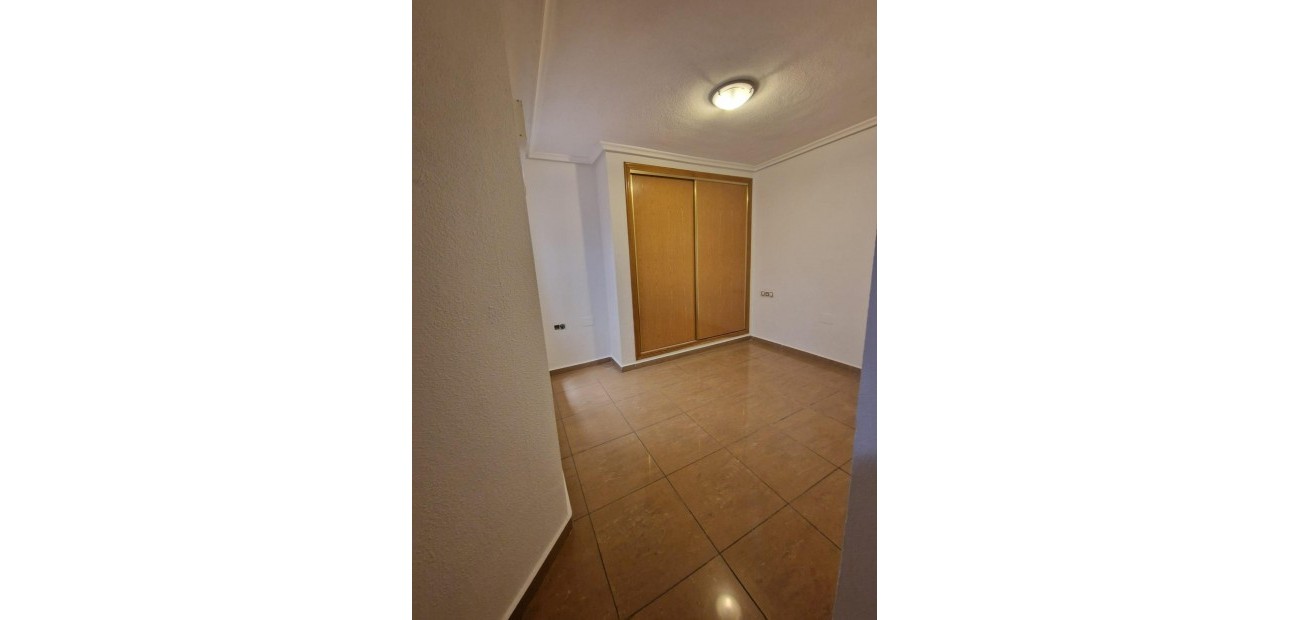 Venta - Apartamento / piso -
Torrevieja - Paseo maritimo