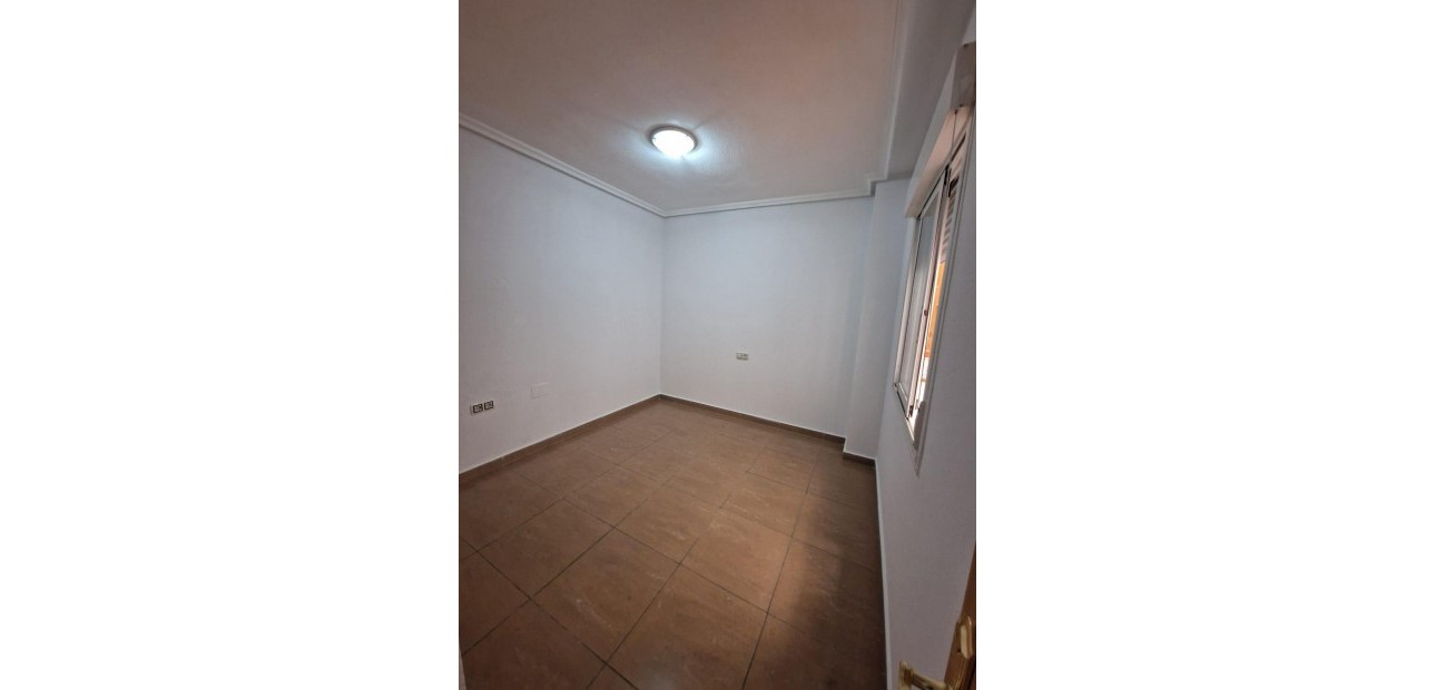 Venta - Apartamento / piso -
Torrevieja - Paseo maritimo