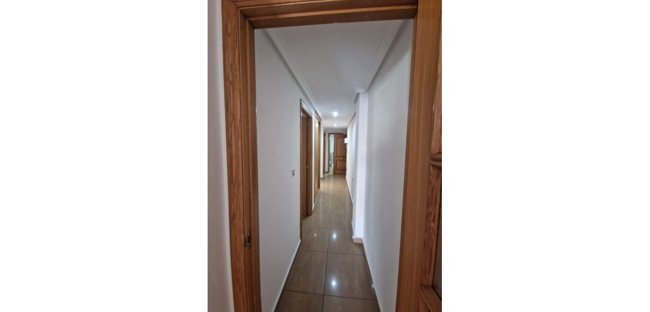 Venta - Apartamento / piso -
Torrevieja - Paseo maritimo