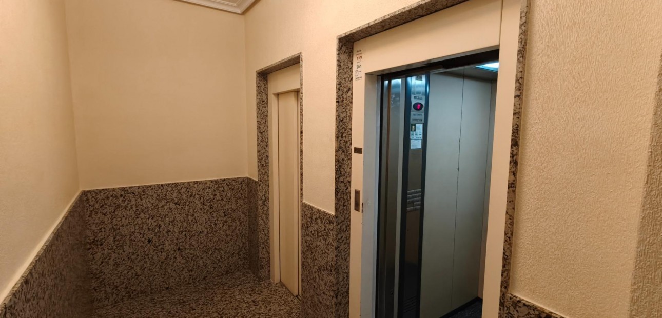 Sale - Apartment / flat -
Torrevieja - torrevieja