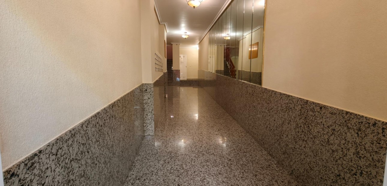 Sale - Apartment / flat -
Torrevieja - torrevieja