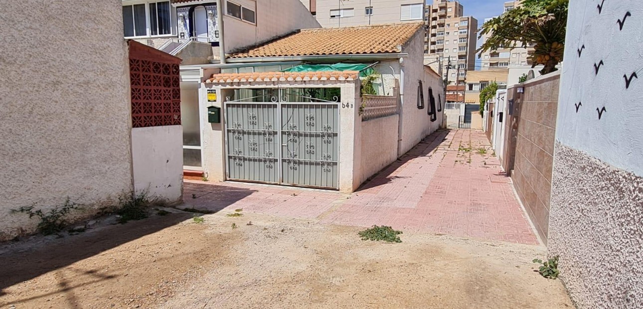Venta - Terraced house -
Torrevieja - Playa del cura