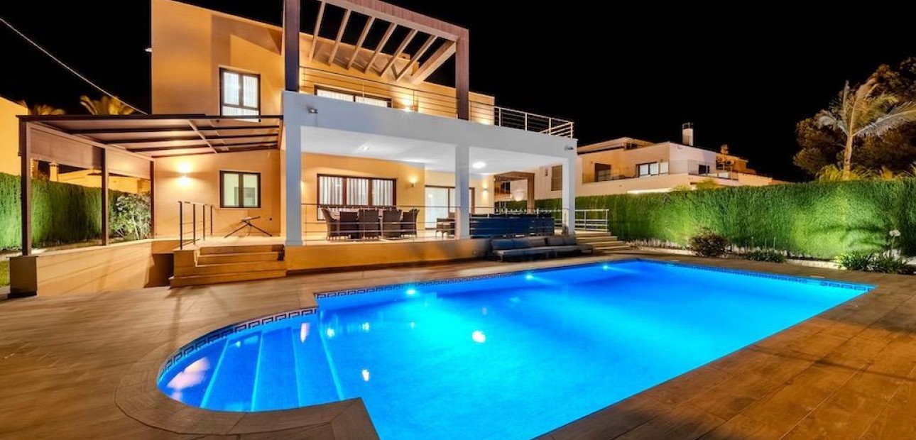 Sale - Villa -
Orihuela Costa - Cabo Roig