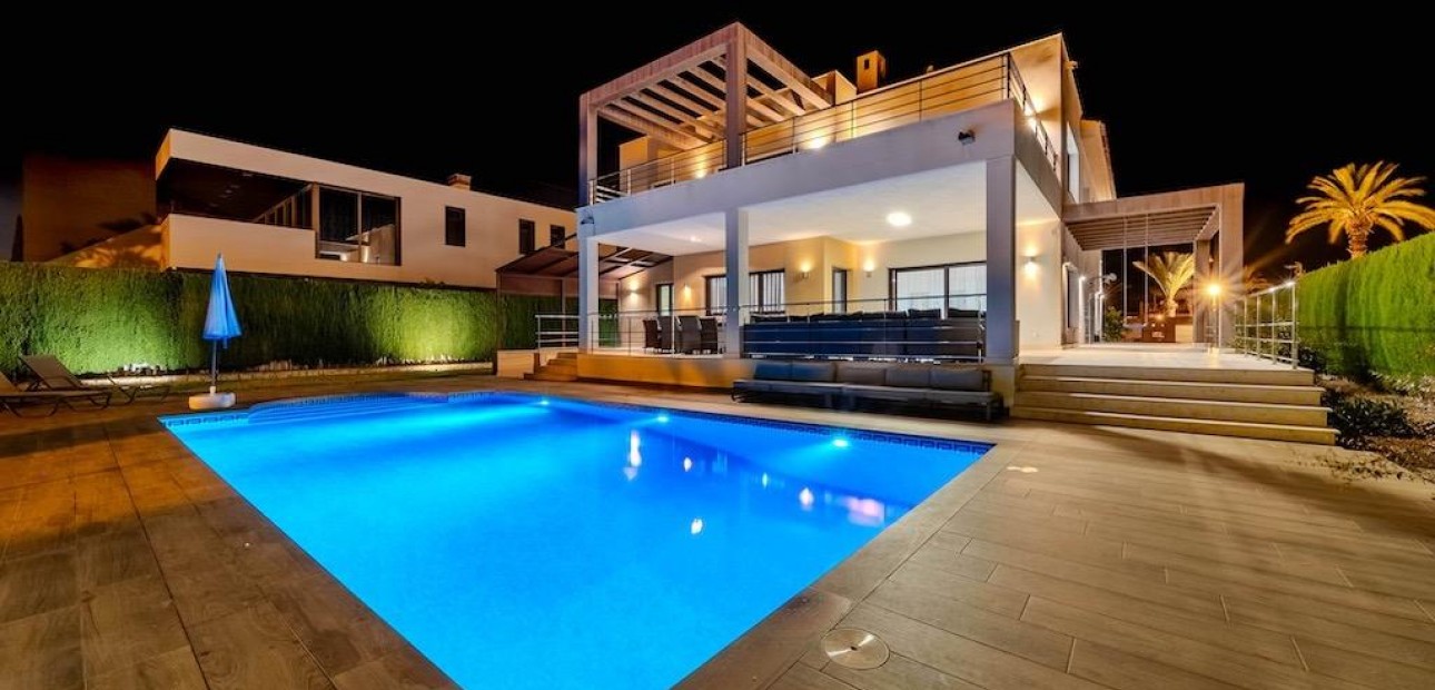 Sale - Villa -
Orihuela Costa - Cabo Roig
