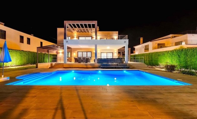 Sale - Villa -
Orihuela Costa - Cabo Roig