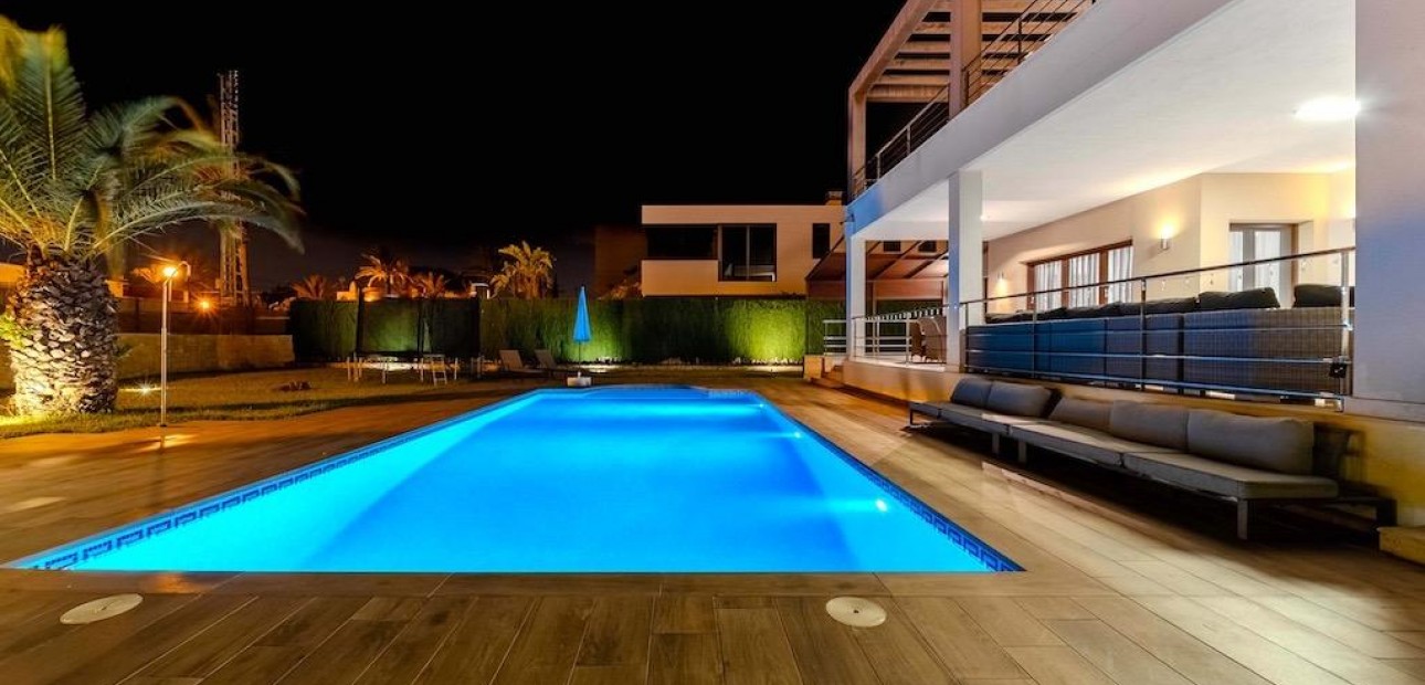Sale - Villa -
Orihuela Costa - Cabo Roig
