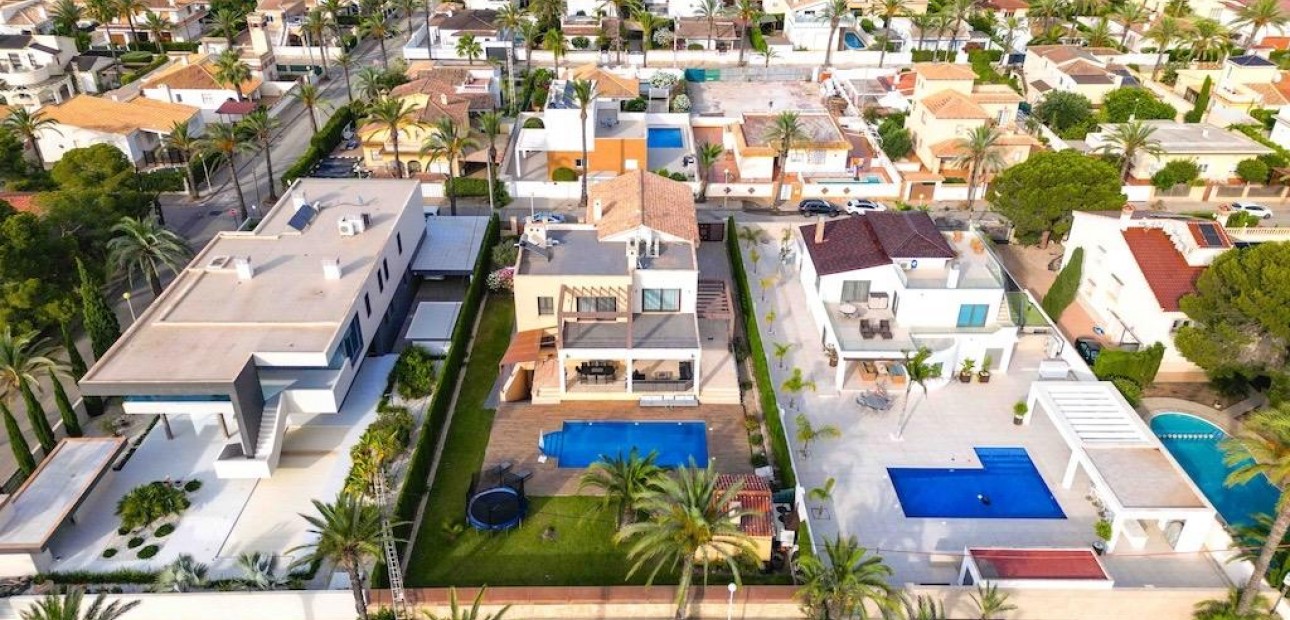 Sale - Villa -
Orihuela Costa - Cabo Roig