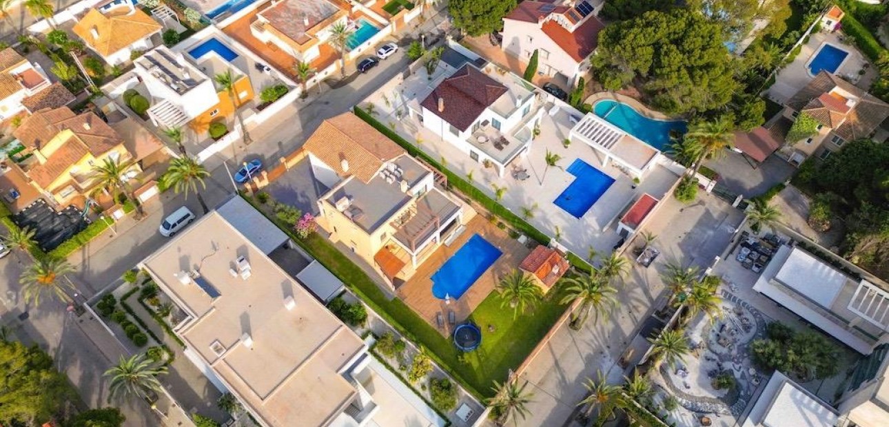Sale - Villa -
Orihuela Costa - Cabo Roig