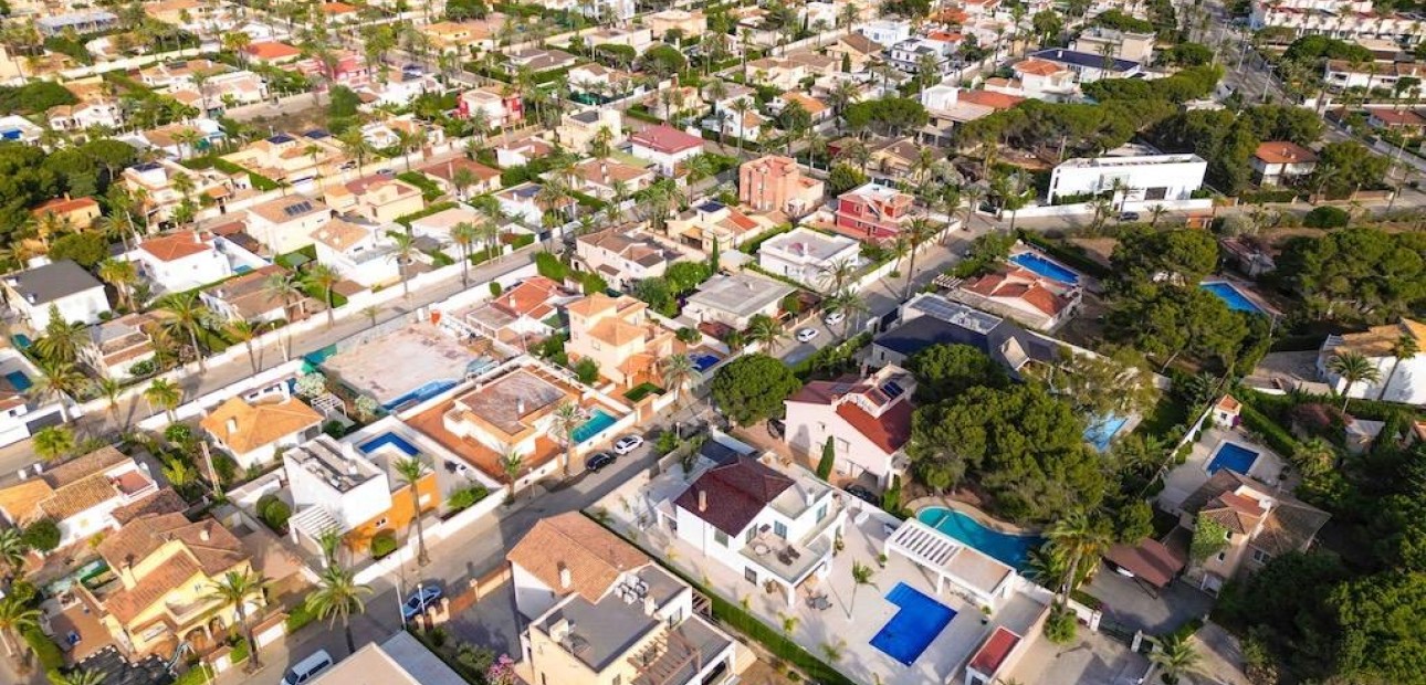Sale - Villa -
Orihuela Costa - Cabo Roig
