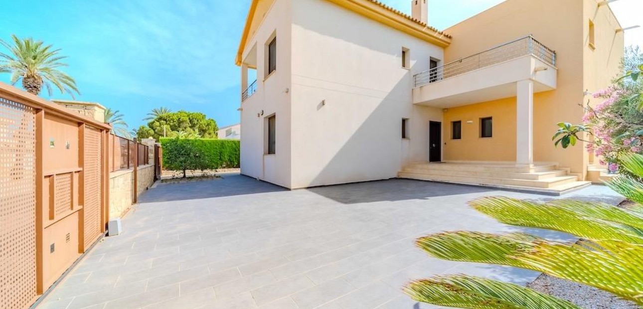 Sale - Villa -
Orihuela Costa - Cabo Roig