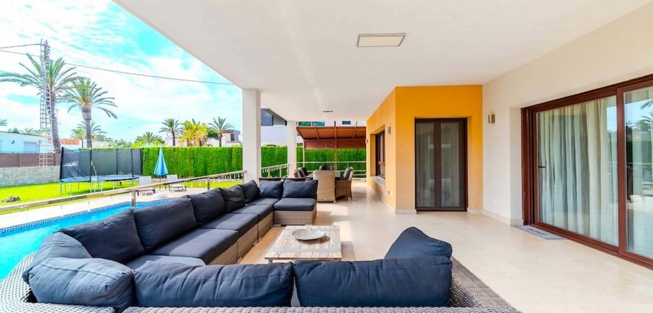 Sale - Villa -
Orihuela Costa - Cabo Roig