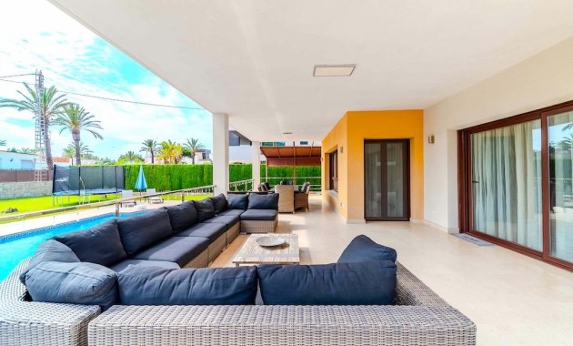 Sale - Villa -
Orihuela Costa - Cabo Roig
