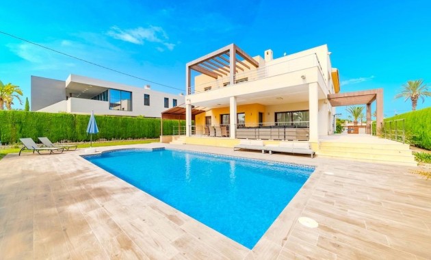 Sale - Villa -
Orihuela Costa - Cabo Roig