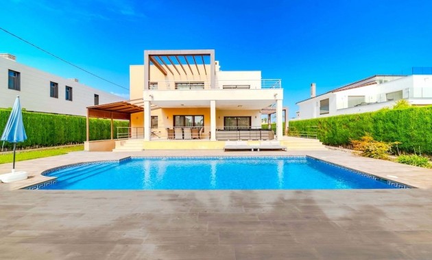 Sale - Villa -
Orihuela Costa - Cabo Roig