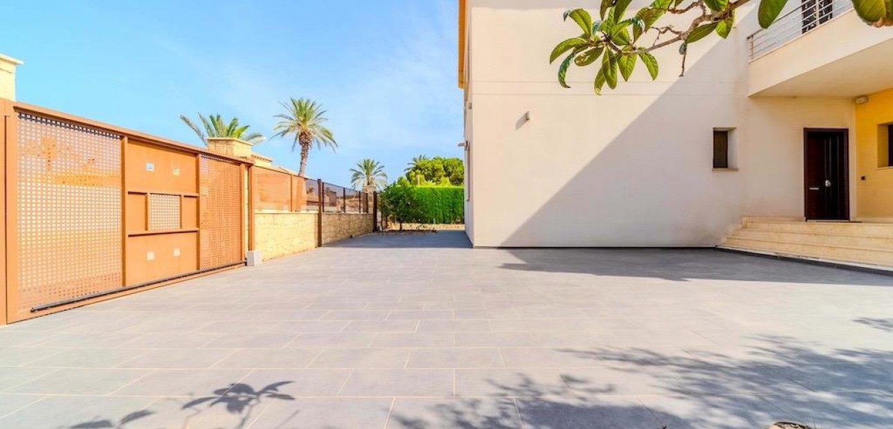 Sale - Villa -
Orihuela Costa - Cabo Roig
