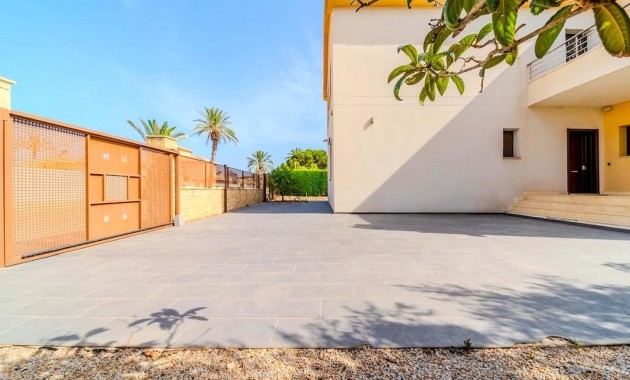 Sale - Villa -
Orihuela Costa - Cabo Roig