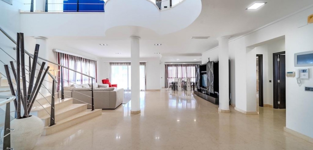 Sale - Villa -
Orihuela Costa - Cabo Roig