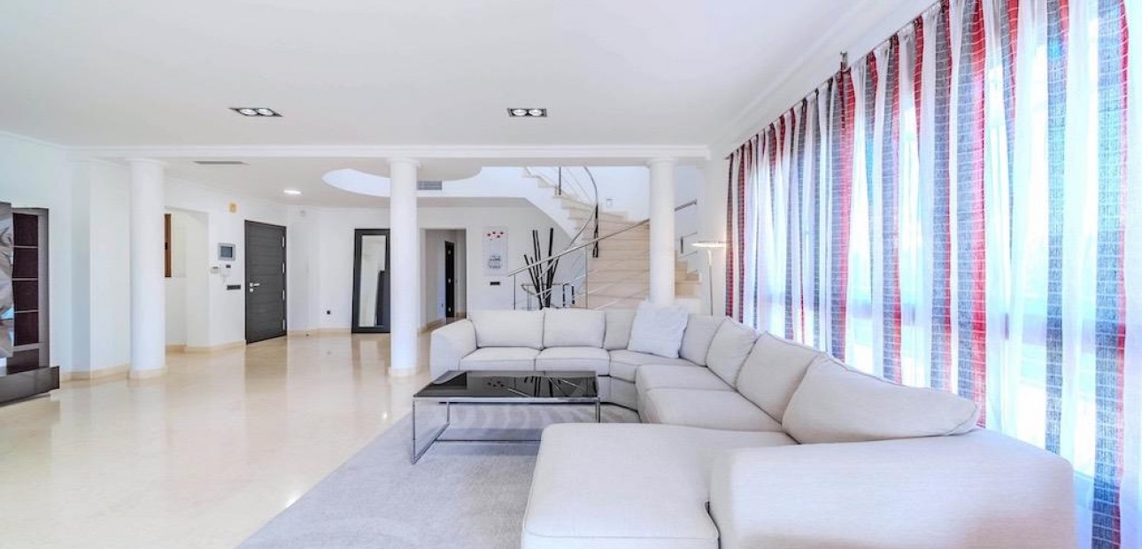 Sale - Villa -
Orihuela Costa - Cabo Roig