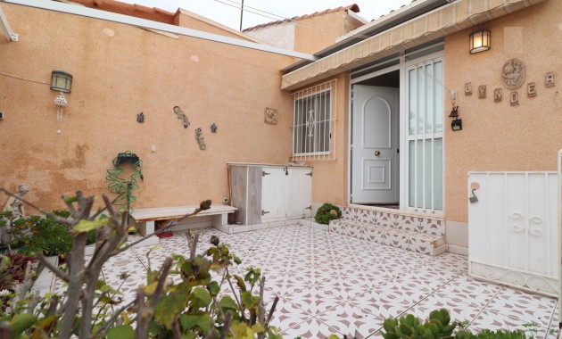 Herverkoop - Bungalow -
Guardamar del Segura - El Moncayo