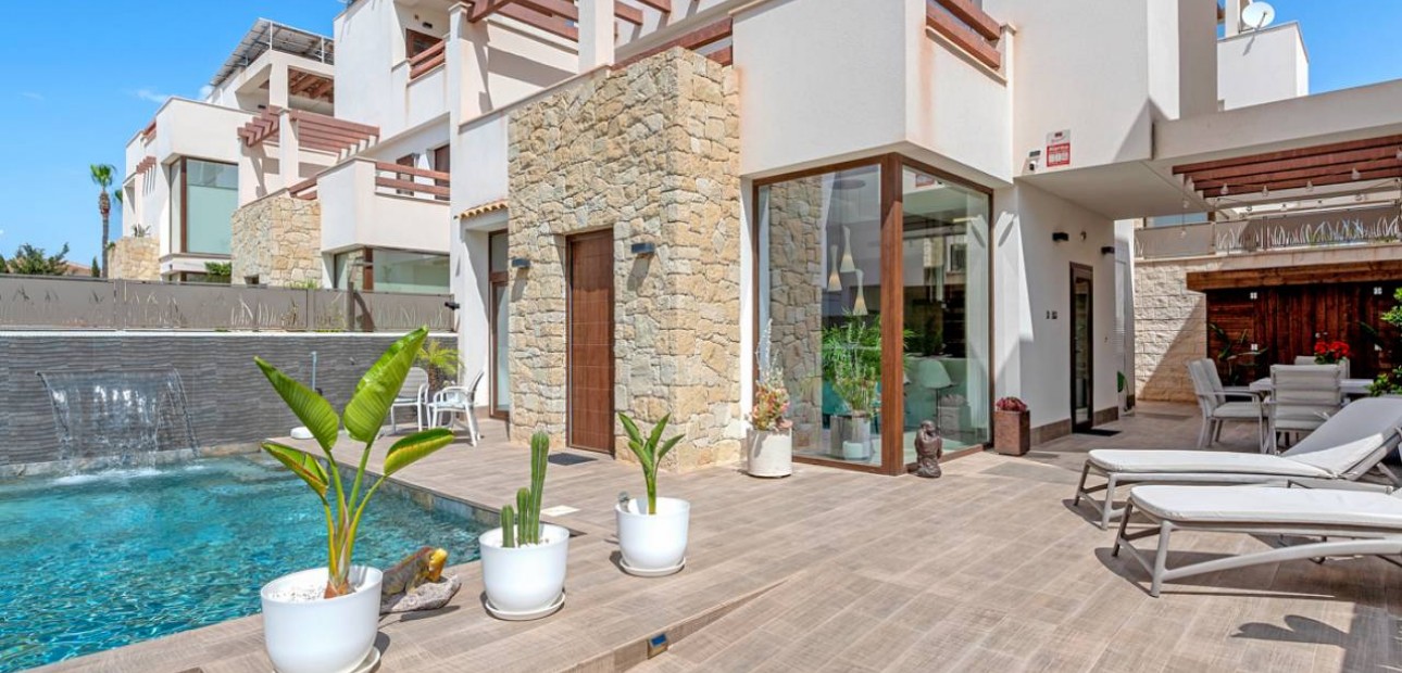Venta - Villa -
Ciudad Quesada