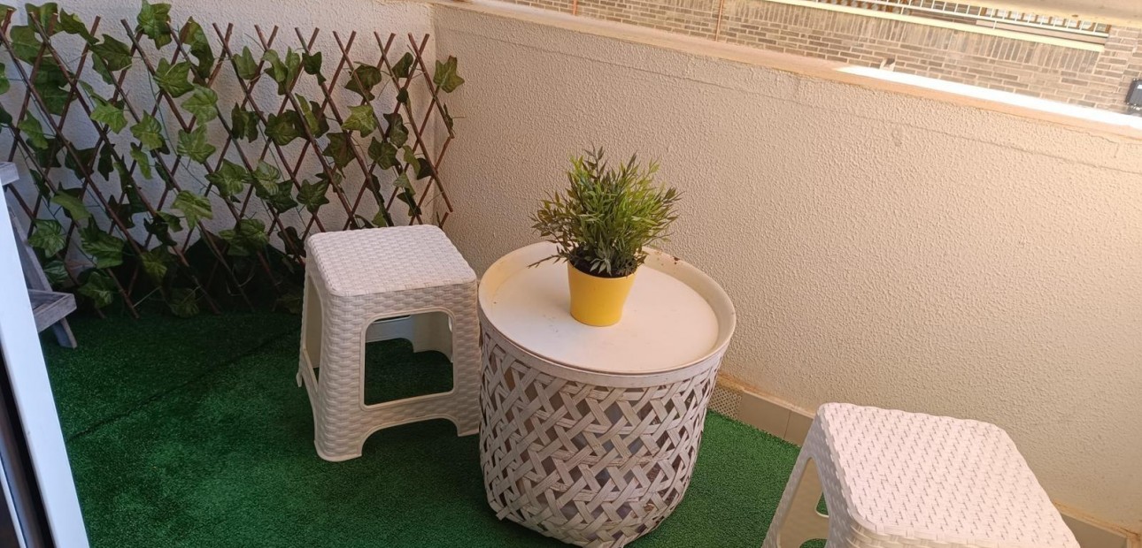 Herverkoop - Appartement / flat -
Torrevieja - Estacion de autobuses