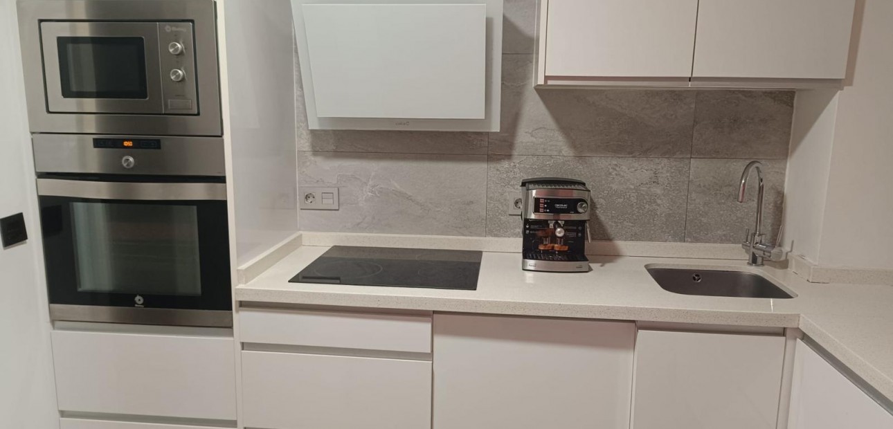 Herverkoop - Appartement / flat -
Torrevieja - Estacion de autobuses