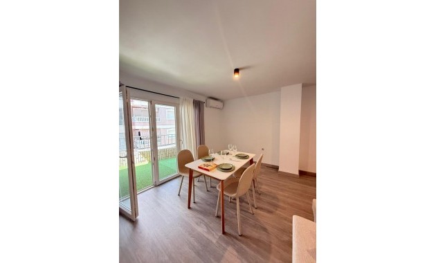 Herverkoop - Appartement / flat -
Torrevieja - Estacion de autobuses