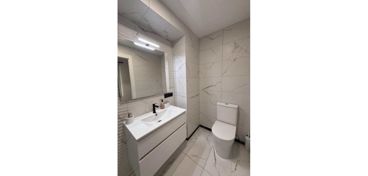Herverkoop - Appartement / flat -
Torrevieja - Estacion de autobuses