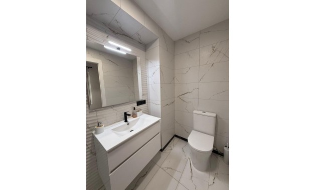 Herverkoop - Appartement / flat -
Torrevieja - Estacion de autobuses