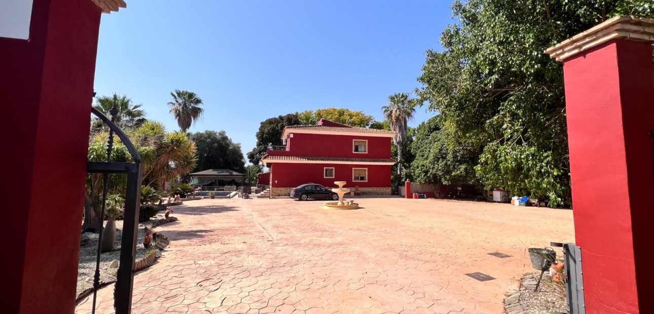 Sale - Finca Country Property -
Los Montesinos