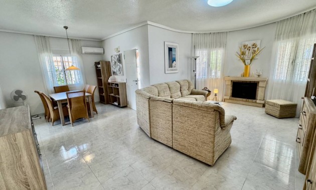 Venta - Villa -
Ciudad Quesada - Lo Pepin