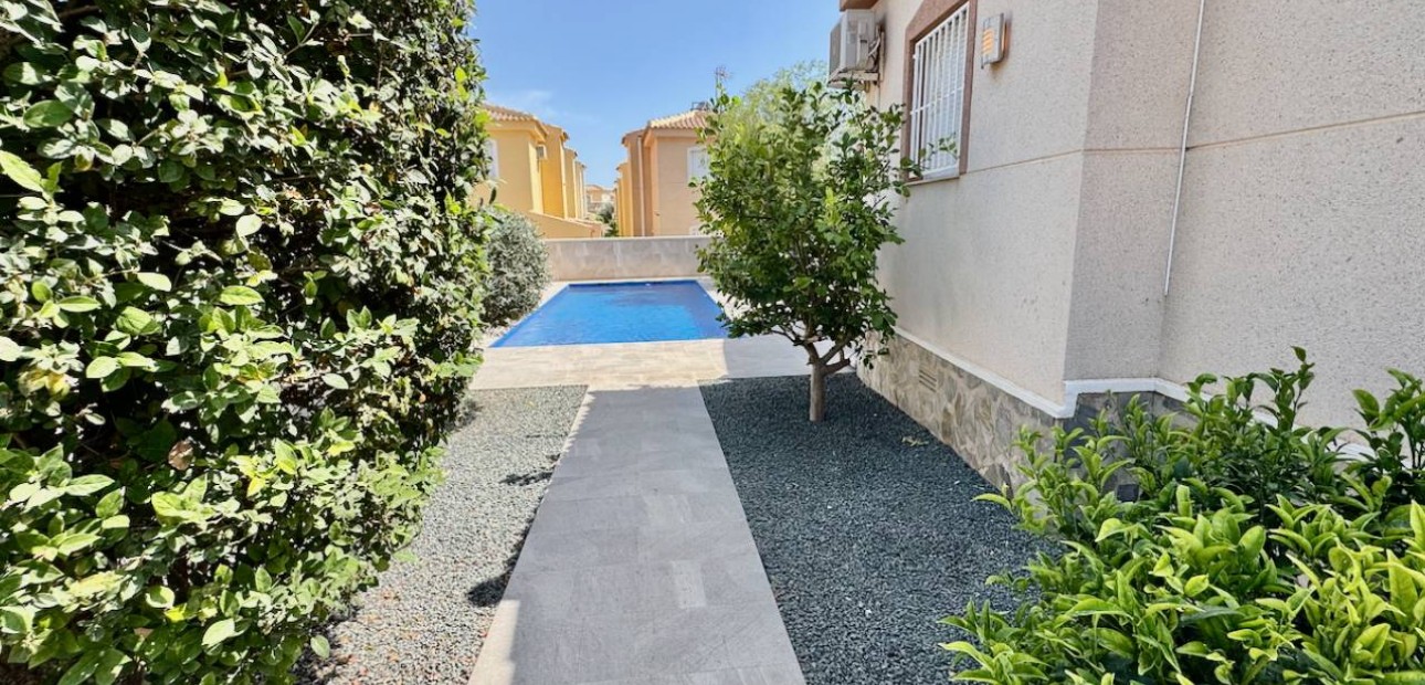 Venta - Villa -
Ciudad Quesada - Lo Pepin