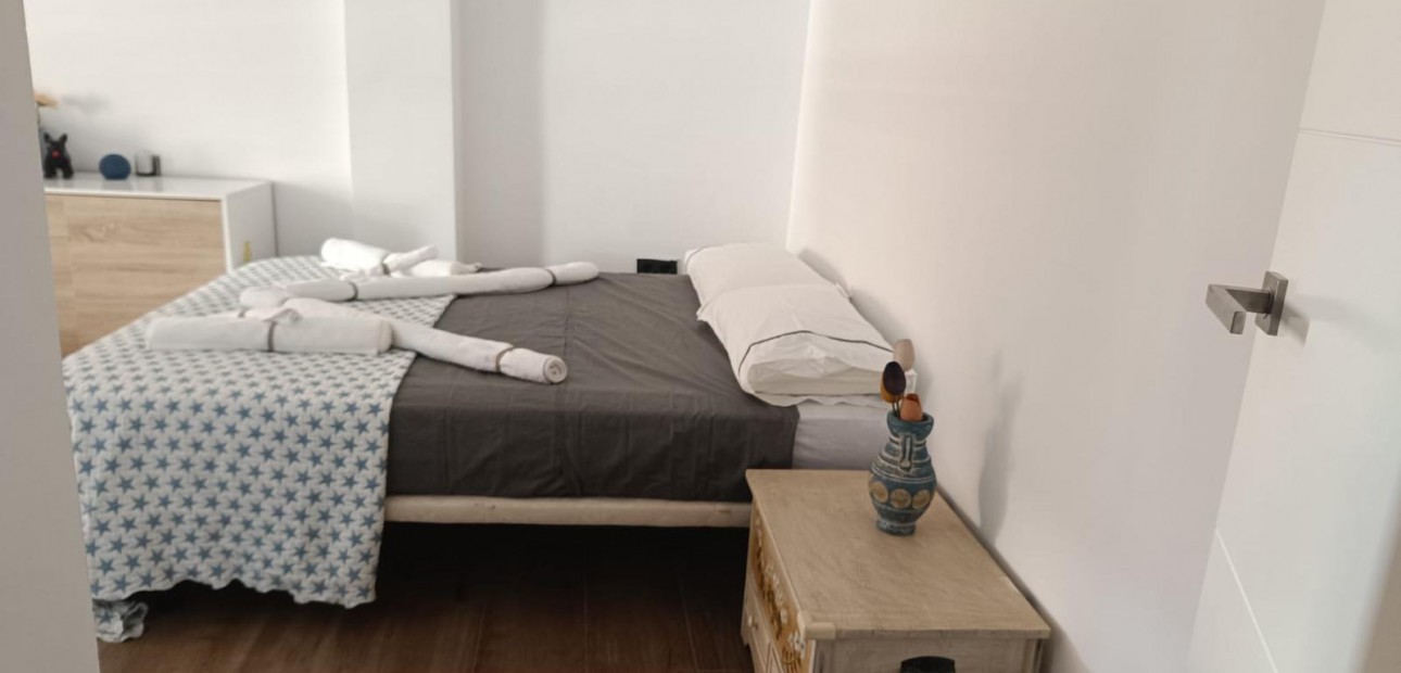 Venta - Apartamento / piso -
Torrevieja - Estacion de autobuses