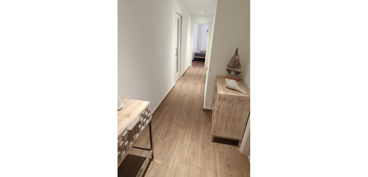 Venta - Apartamento / piso -
Torrevieja - Estacion de autobuses