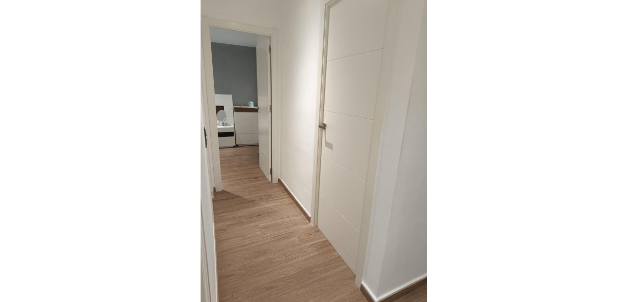 Venta - Apartamento / piso -
Torrevieja - Estacion de autobuses