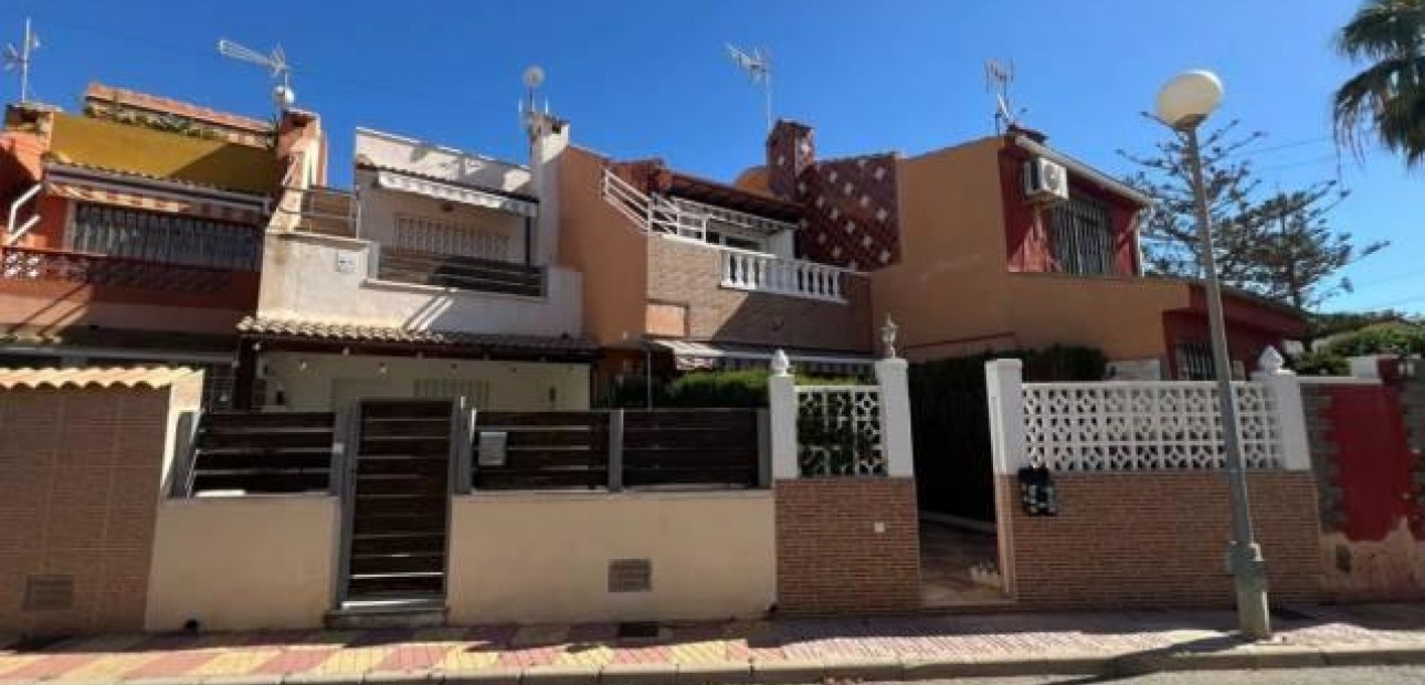Venta - Terraced house -
Torrevieja - La Siesta - El Salado - Torreta