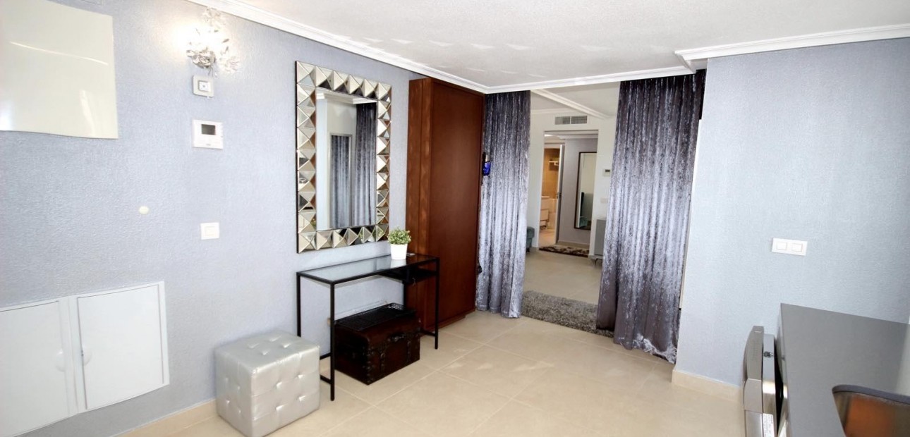 Herverkoop - Appartement / flat -
Torrevieja - Punta prima