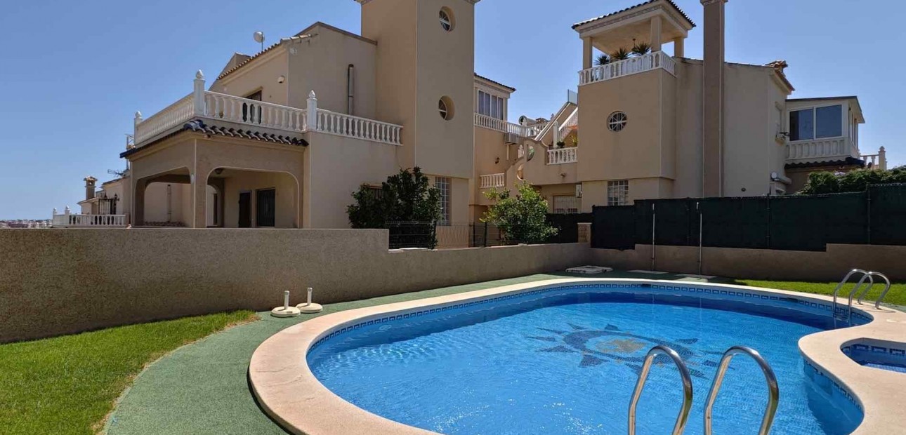 Herverkoop - House -
Orihuela Costa - Lomas de Cabo Roig-Los Dolses
