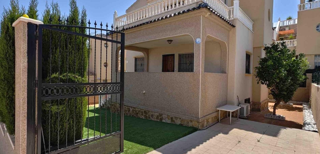 Herverkoop - House -
Orihuela Costa - Lomas de Cabo Roig-Los Dolses