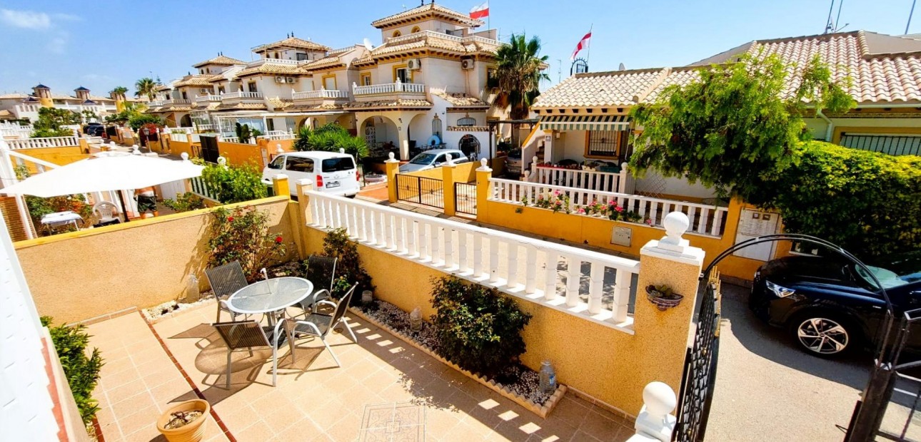 Herverkoop - Villa -
Orihuela Costa - Lomas de Cabo Roig-Los Dolses