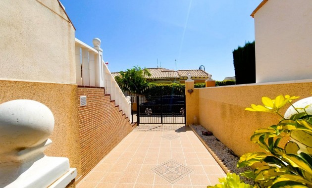 Herverkoop - Villa -
Orihuela Costa - Lomas de Cabo Roig-Los Dolses